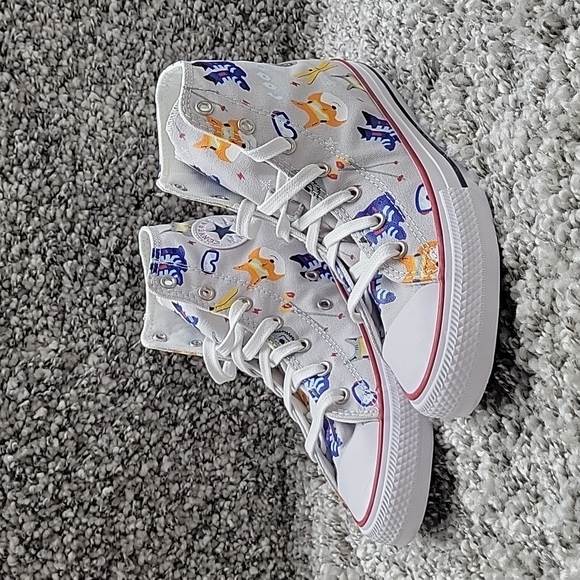 Converse High Top Brand new size junior 6=size women's 8. - Picture 1 of 13